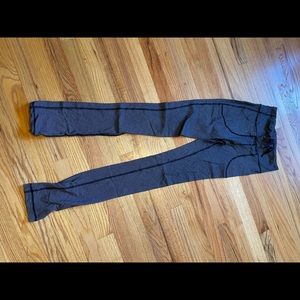 Lululemon leggings size 6